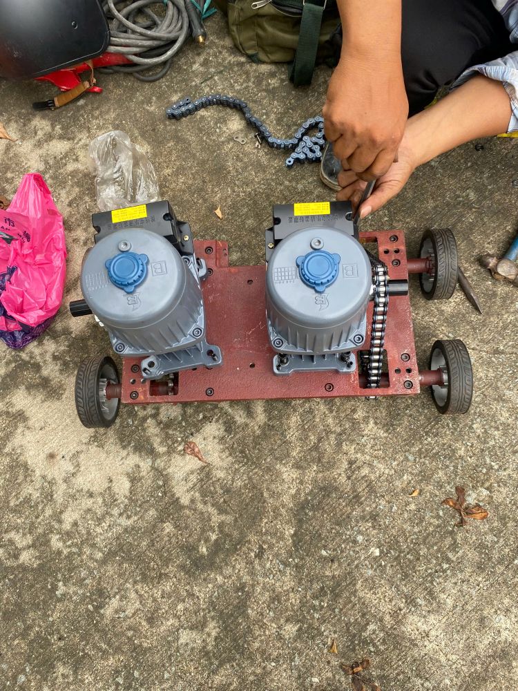 Sua-chua-thay-the-motor-cong-xep